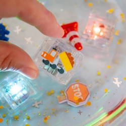 Cubes lumineux GLO PALS thème Véhicules illuminés dans un bain sensoriel pour enfant