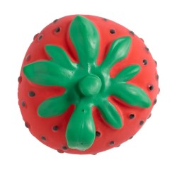 Mini jouet de dentition radis Oli & Carol en caoutchouc naturel à suspendre sweetie la fraise