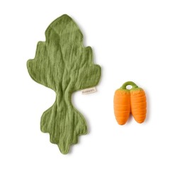 Doudou et jouet de dentition carotte en caoutchouc naturel Oli & Carol